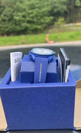 Omega x Swatch Moonswatch Snoopy