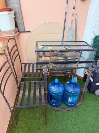 Mesa y 4 sillas de hierro forjado. Con Cristal.