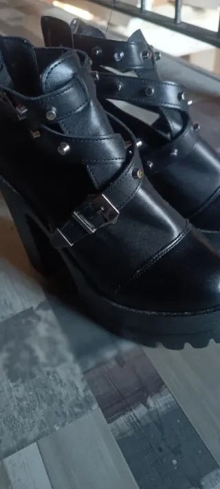 Zapatos góticos negros plataforma hebillas