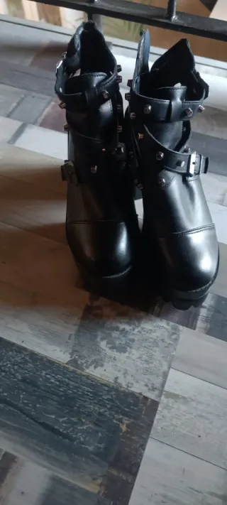 Zapatos góticos negros plataforma hebillas