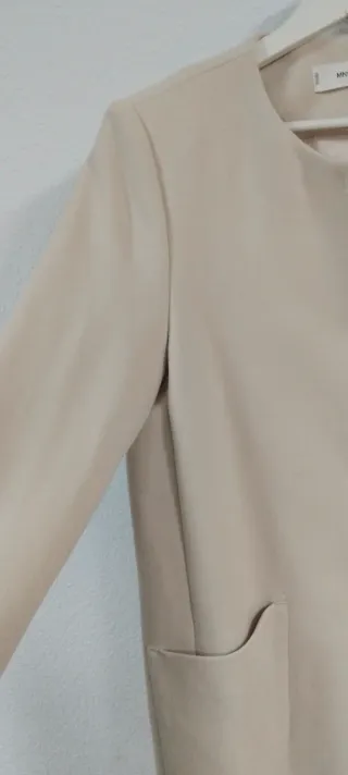 Chaquetón corto beige