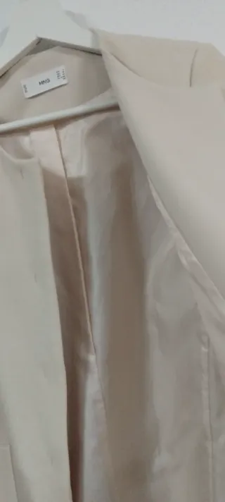 Chaquetón corto beige