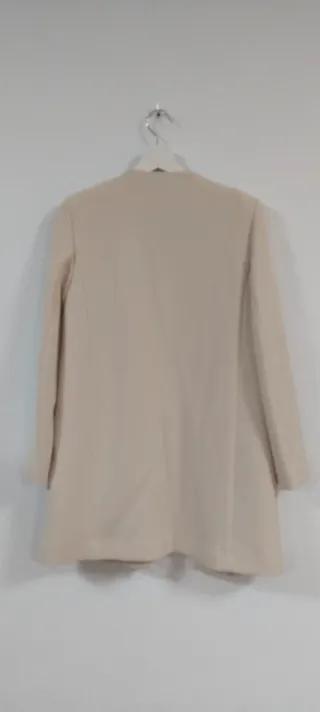 Chaquetón corto beige