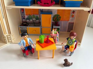 Casa Playmobil con figuras y accesorios