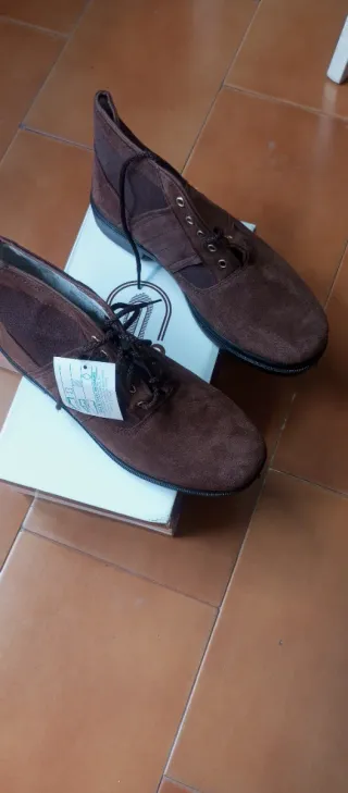 Botas de campo marrones T43 nuevas
