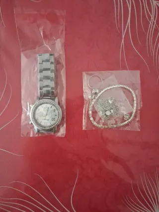 Reloj, pulsera, anillo y pendientes