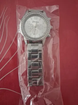 Reloj, pulsera, anillo y pendientes