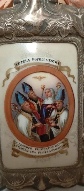 Icono antiguo ovalado pintado a mano