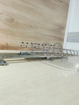 Pantalonero extraible para armario - Emuca