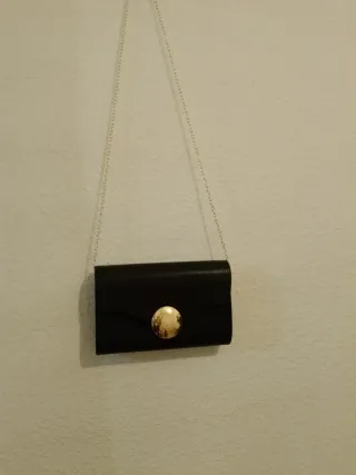 Bolso Clutch Negro con Cadena Dorada