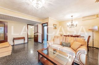 Piso en venta en Marxalenes en Valencia