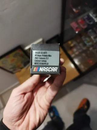 Coche NASCAR Lionel Racing 1/64