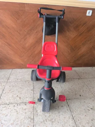 Triciclo para bebés rojo y negro Smoby