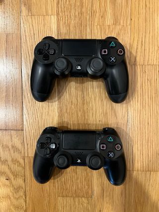 PS4 1TB + 2 Mandos + Soporte + 3 Juegos