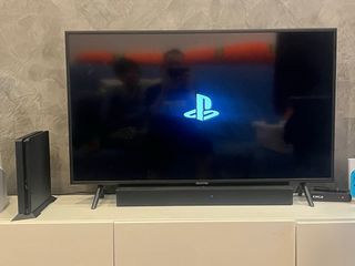PS4 1TB + 2 Mandos + Soporte + 3 Juegos