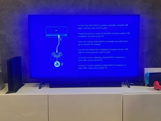 PS4 1TB + 2 Mandos + Soporte + 3 Juegos