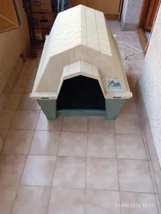 Casetta per cani beige e verde