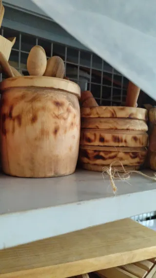 Mortero de madera artesanal