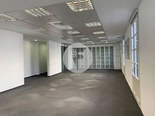Oficina en alquiler en El Raval en Barcelona