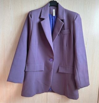 Blazer oversize lilla con spalline imbottite