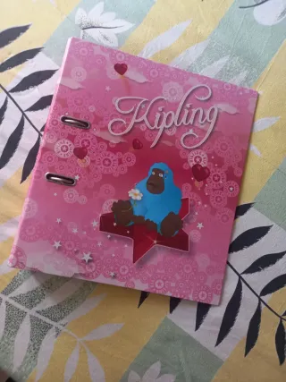 Carpeta Kipling rosa con dibujo