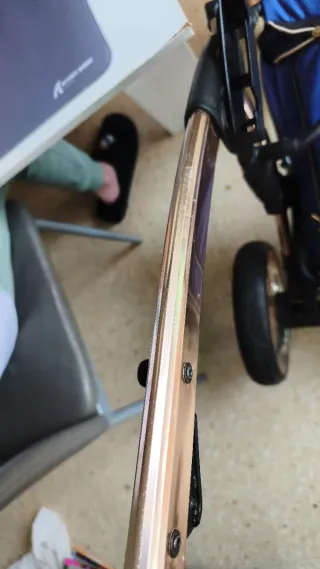 Carro de bebé azul y oro