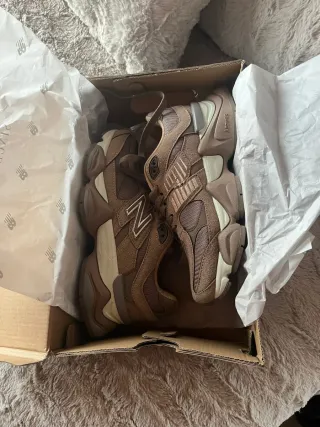 New Balance 9060 Beige/Marrón