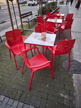 Mesa y 4 Sillas Terraza Rojas