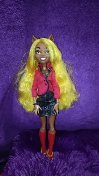 Clawdia Wolf - Muñeca Monster High G1