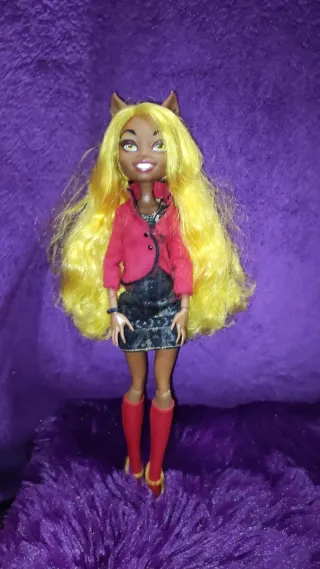 Clawdia Wolf - Muñeca Monster High G1