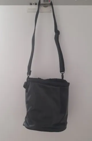 Bolso Puma Negro Cubo-Bombonera, Bandolera y Mano