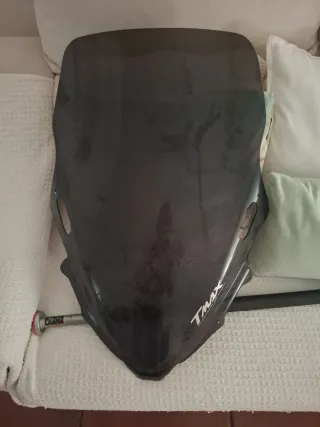 Frente de moto TMAX negro