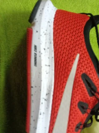 Nike Quest 2 SE Rojo/Blanco