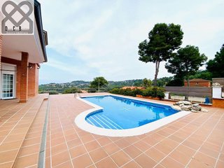 Chalet en venta en Corbera de Llobregat
