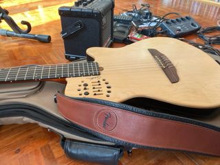 Pack Guitarra Godin Multiac ACS-SA