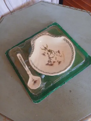 Piatto a conchiglia con cucchiaino