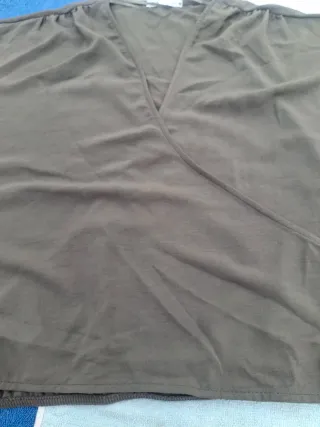 Blusa Talla XL Verde. Medidas en descripción