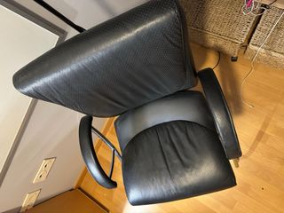 Silla ergonómica y de diseño de piel negra