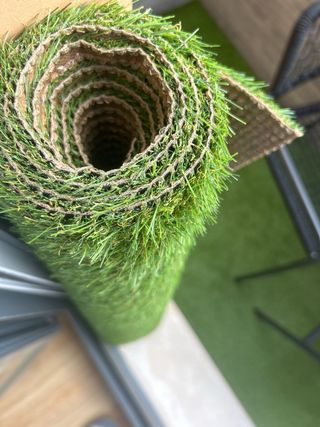 Césped artificial para exterior de 2cm de altura.