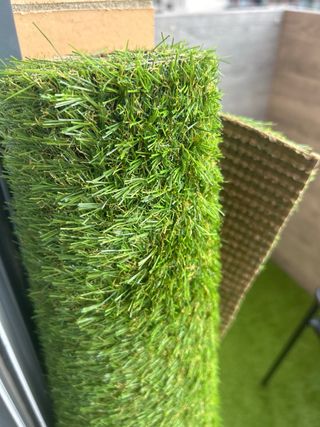 Césped artificial para exterior de 2cm de altura.