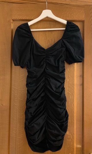 Vestido negro talla S de Stradivarius elástico