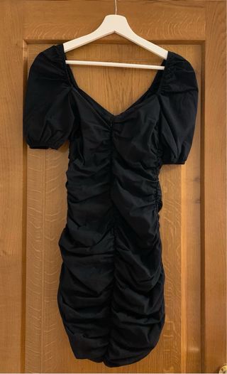 Vestido negro talla S de Stradivarius elástico