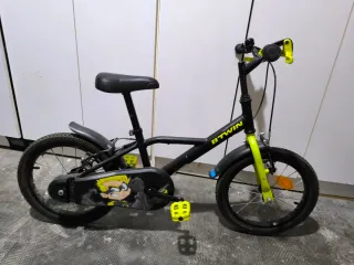 Bicicleta infantil Btwin negra y amarilla