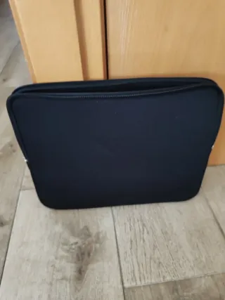 Funda portátil negra nueva a estrenar