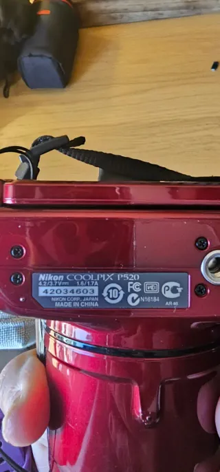 Cámara Nikon COOLPIX P520 Roja