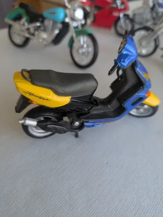 Miniatura Moto Peugeot Speedfight Azul/Amarillo