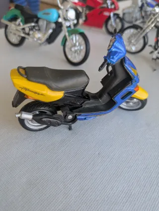 Miniatura Moto Peugeot Speedfight Azul/Amarillo