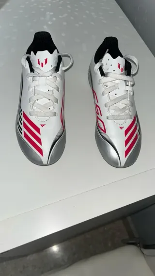 Botas de fútbol niño Messi talla 31