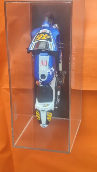 Moto Yamaha YZR-M1 2007 modello da collezione