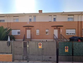 Casa adosada en venta en Alovera